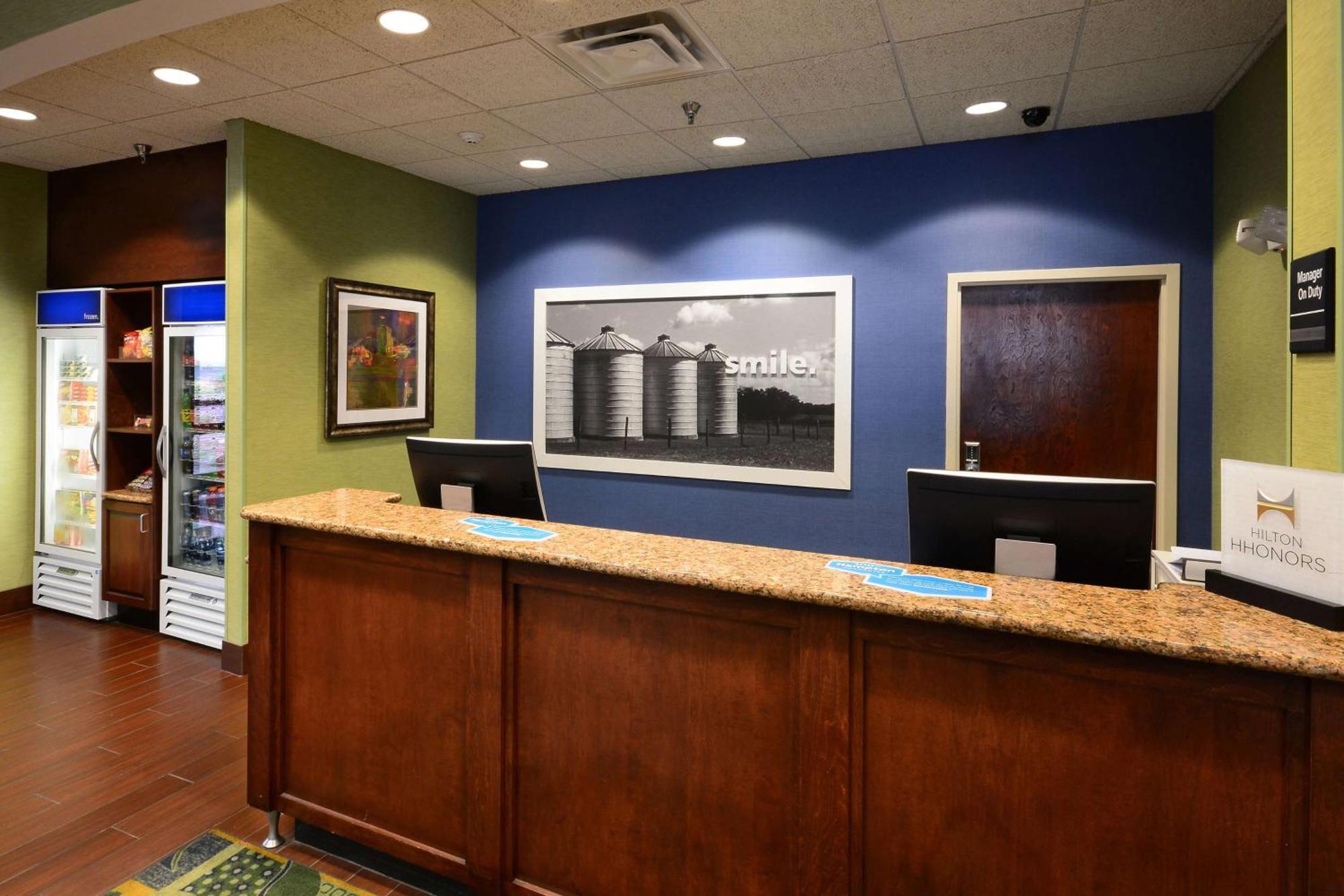 Hampton Inn Roxboro Bagian luar foto
