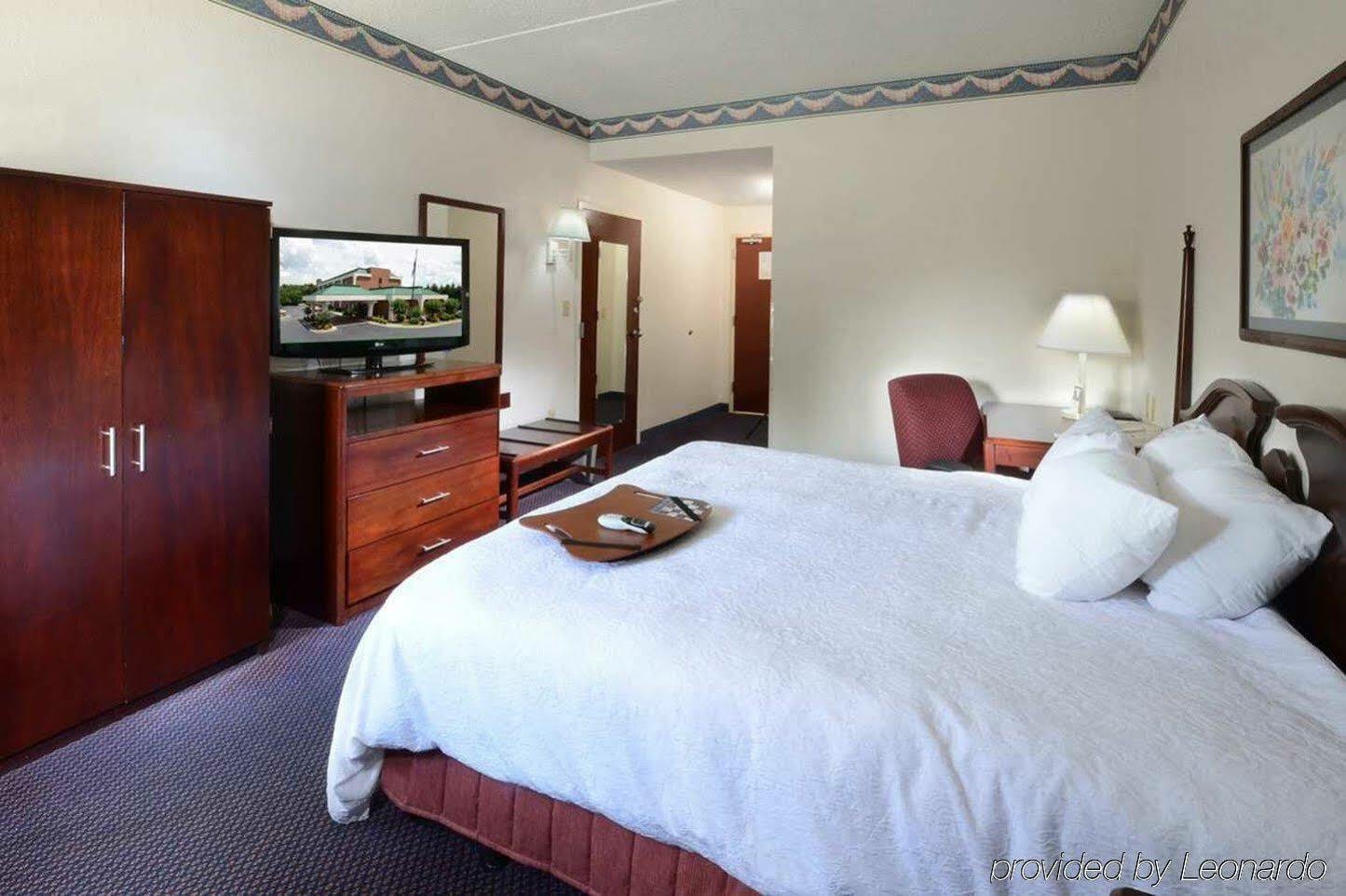 Hampton Inn Roxboro Bagian luar foto